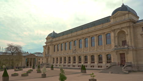 A-pan-over-the-Grande-Galerie-de-l'Évolution-in-the-Jardin-des-Plantes-botanical-garden-in-Paris,-France