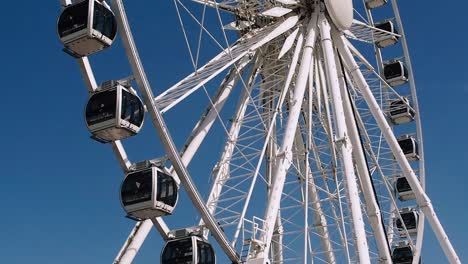 Brighton-Wheel,-also-known-as-Brighton-O-and-Wheel-of-Excellence-is-a-transportable-Ferris-Wheel-in-Brighton,-United-Kingdom