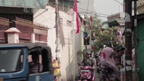 Escena-Ocupada-De-Una-Pequeña-Carretera-En-El-Sudeste-Asiático