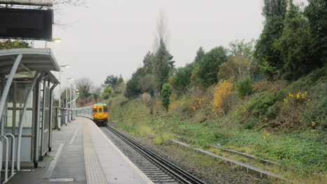 Commuter-train-leaving-an-empty-platform