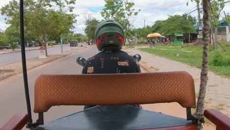 Hiperlapso-De-Viajar-Desde-El-Aeropuerto-Hacia-La-Ciudad-De-Siem-Reap