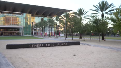 Sunrise-at-the-Seneff-Arts-Center-in-downtown-Orlando,-Florida