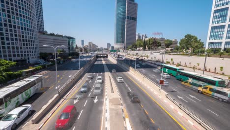 Traffic-on-the-Igol-Alon-Highway-in-Tel-Aviv