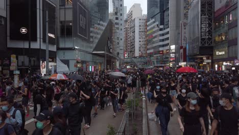 Weite-Aufnahme-Des-Geordneten-Rückzugs-Der-Demonstranten-In-Causeway-Bay,-Hongkong