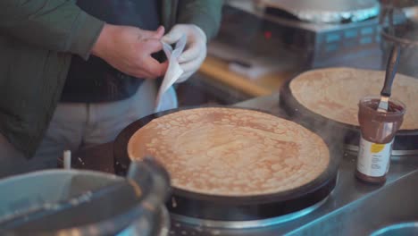 Crepes-being-made-at-Pier-39-in-San-Francisco