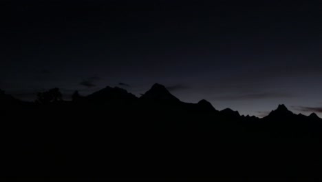 Morgen-Zeitraffer-Von-Annapurna-Süd-Und-Der-Bergkette-Mit-Wolken