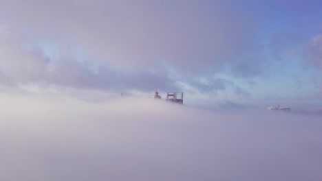 Tief-Hängende-Wolken-über-Der-Stadt-Perth-In-Westaustralien