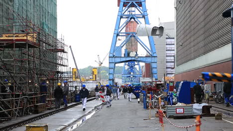 Workers-going-to-work-in-a-german-shipyard