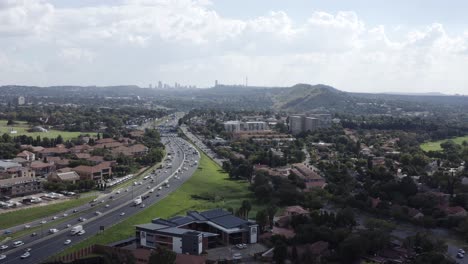 Johannesburg-Stadtverkehr-An-Einem-Normalen-Tag-Luftaufnahme