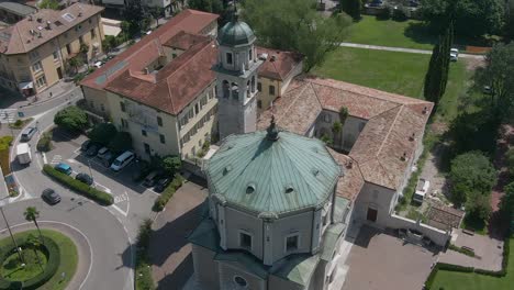 Beautiful-drone-view-of-a-church-in-the-center-of-Riva-Del-Garda,-a-small-city-in-the-region-of-Trentino-in-North-Italy