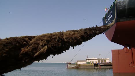 Heavy-anchoring-rope-of-an-oil-tanker-at-port