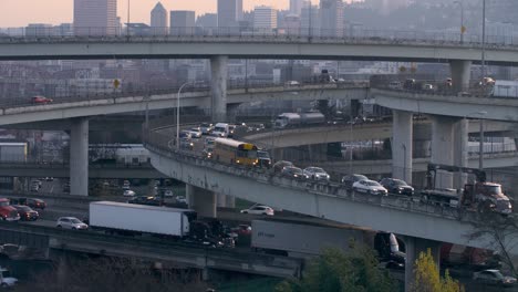 Time-lapse-of-freeway-traffic-in-Portland,-Oregon-on-Interstate-freeways