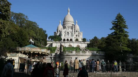 Basilica-Sacre-Coeur-in-Montmartre-in-Paris-on-a-sunny-day-–-Paris,-France