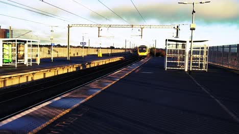 Irish-Rail-Capturado-En-La-Estación-De-Tren-De-Clongriffin,-Dublín,-Irlanda