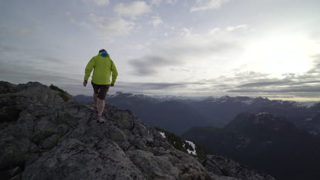 Two-people-enjoying-the-view-ontop-of-a-mountain-in-British-Columbia-Canada