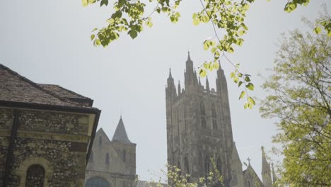 Revealing-shot-of-Canterbury-cathedral