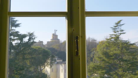 Una-Vista-De-Ventana-Desde-El-Vaticano-Roma