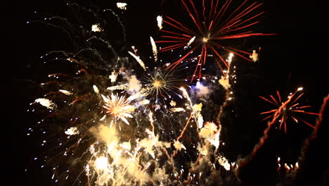 Night-time-"mascleta"-fireworks-show-in-Valencia,-Spain