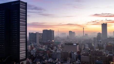 Zeitrafferaufnahme-Des-Sonnenaufgangs-In-Tokio-Auf-Gimbal-In-4K,-Nach-Rechts-Bewegend,-Wunderschönes-Zeitraffer-Filmmaterial