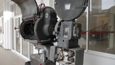 Antique-Teather-Cinema-Proyector-Shot