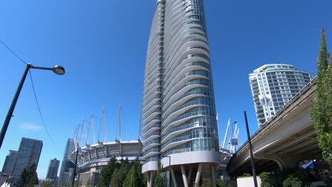 Urban-and-massive-building-by-the-bridge-in-Seattle-city-in-USA-in-summertime