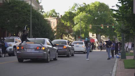 Richmond,-VA-USA---1.-Juni:-Menschen-Verteilen-Vorräte-Während-Einer-Protestkundgebung-In-Richmond,-VA-Am-1.-Juni.