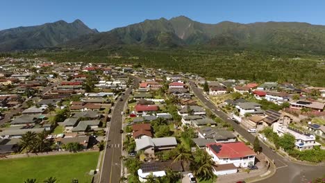 Aerial-view-of-Wailuku,-Maui,-with-vehicles-driving-on-streets-and-highways