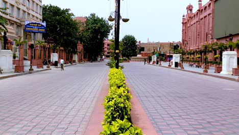 Calles-Vacías-Del-Complejo-Del-Templo-Dorado,-Amritsar-Durante-El-Toque-De-Queda-Y-Bloqueo-En-La-India-Para-Luchar-Contra-El-Virus-De-La-Corona