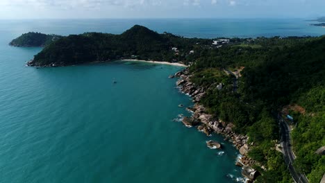 Toma-Aérea-De-La-Playa-En-El-Mar-De-Andamán,-Tailandia,-4k,-60-Fps.