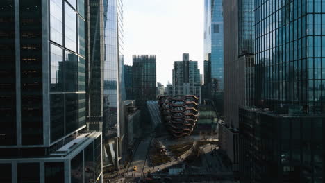 Ascending-aerial-view-of-Bella-Abzug-Park-and-the-Vessel,-in-Hudson-Yards,-NY