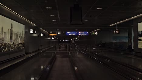 Moving-Walkway-in-Frankfurt-Airport