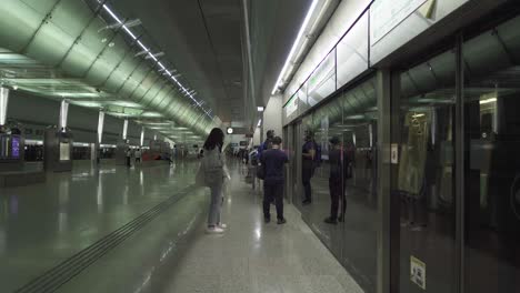 Train-arrives-at-the-futuristic-looking-Singapore-Changi-Airport-train-station-4k