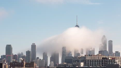 Niebla-Diurna-Formándose-Y-Arremolinándose-Alrededor-Del-Lado-Norte-Del-Lapso-De-Tiempo-Del-Centro-De-Chicago