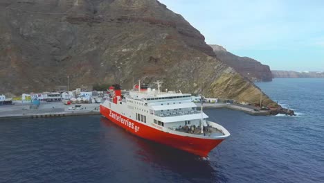 Dionisios-Solomosis-is-a-Passenger-Ship-operated-by-Zante-Ferries-between-Piraeus-and-Cyclades-islands