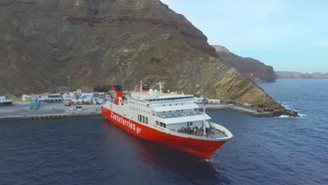 Dionisios-Solomosis-Ist-Ein-Passagierschiff,-Das-Von-Zante-Ferries-Zwischen-Piräus-Und-Den-Kykladeninseln-Betrieben-Wird