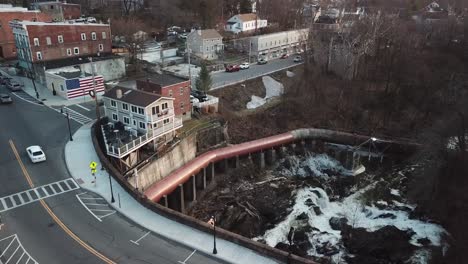 Las-Cataratas-Wappinger-Creek-Y-El-Centro-De-Wappingers-Falls-Se-Muestran-En-Estas-Imágenes-Aéreas-De-4k.