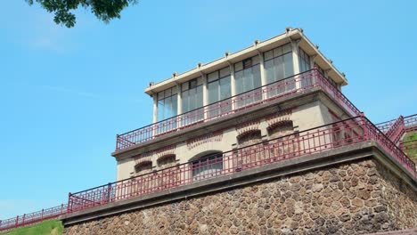 Reservoir-de-Montsouris-building