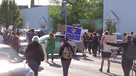 Maskiert-Gegen-Covid-Gehen-Demonstranten-Zu-Friedlicher-Demonstration