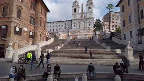 Vista-De-La-Plaza-De-España,-Una-Escalera-Monumental-En-El-Centro-De-La-Ciudad-De-Roma,-Capital-De-Italia