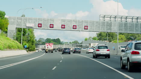 POV-Autofahrt-Entlang-Der-Autobahnen-M5-Und-M8-In-Sydney,-Australien