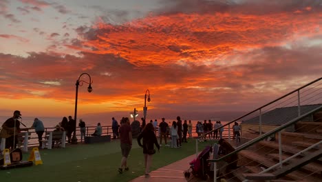 Muelle-De-Santa-Mónica-Al-Atardecer,-Los-ángeles