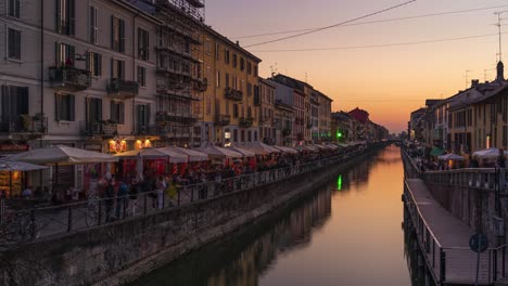 Time-lapse-of-Darsena-Naviglio-Grande-at-the-evening