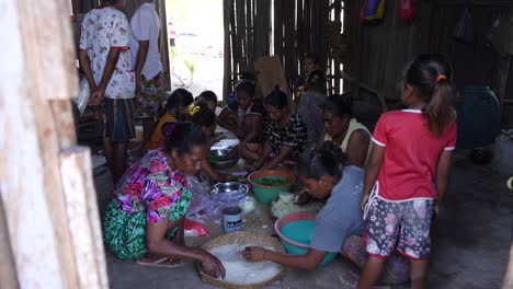 Esta-Colección-De-Madres-Cocineras-Es-Una-Cultura-Hermosa-Y-Noble-Del-Pueblo-Indonesio.