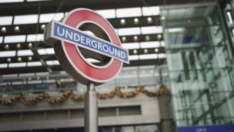 London-Underground-Logo-Sign