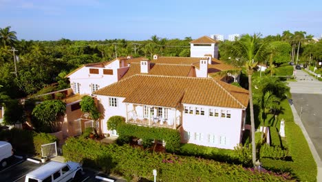 Aerial-view-around-a-luxury-villa,-on-a-sunny-morning,-in-Palm-Beach,-Miami,-Florida,-USA---orbit,-drone-shot