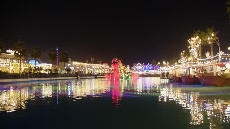 Entrada-Colorida-A-La-Aldea-Global-Con-Timelapse-De-Multitud-En-Dubai,-Eau