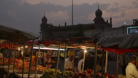 People-are-shopping-for-food-at-stands-outside-at-sunset