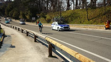 Profi-Radfahrer-Fährt-Auf-Seinem-Fahrrad,-Zeitlupenaufnahme