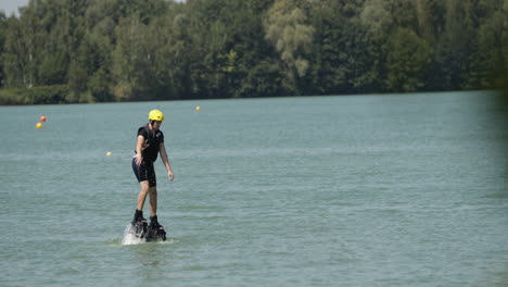 Beginner-Flyboarder-with-helmet-falling-into-water,-no-balance-on-flyboard