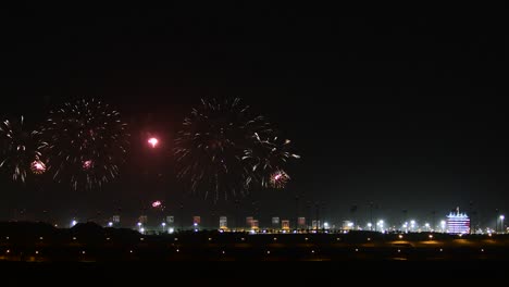 Manama,-Bahrain-–-16.-Dezember:-Feuerwerk-Auf-Der-Bahrain-International-Circuit-Anlässlich-Des-Bahrain-Nationalfeiertags